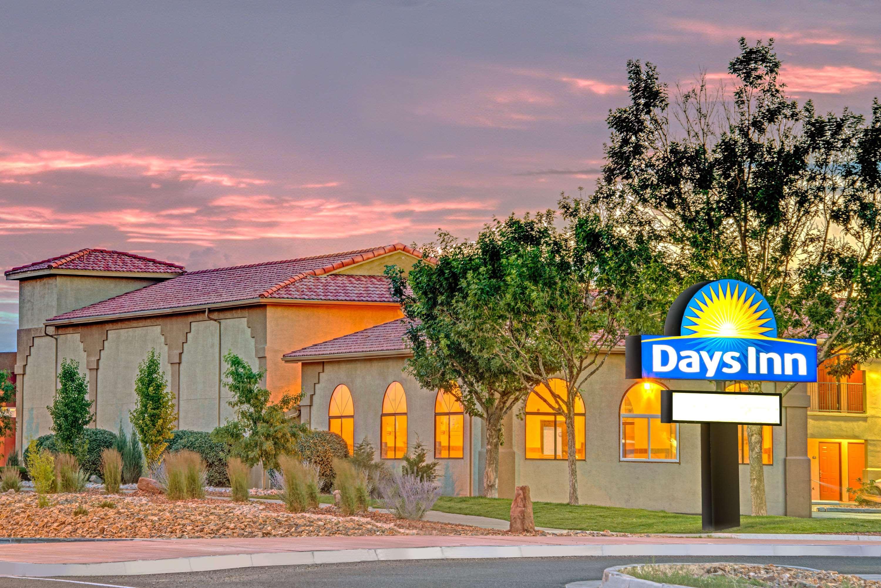 Days Inn By Wyndham Rio Rancho Exterior photo